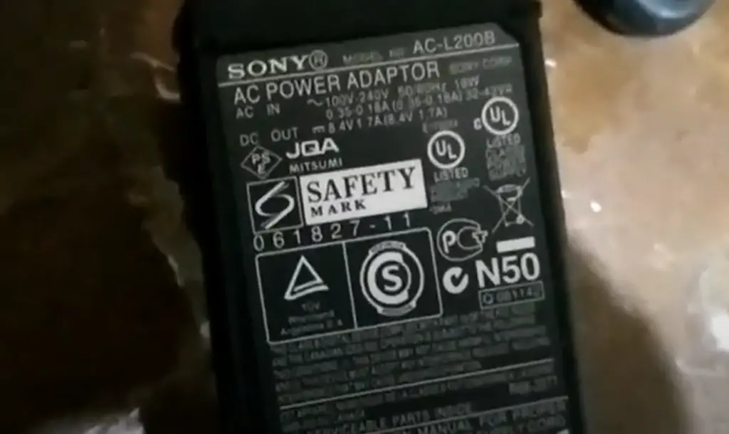 3 Steps to Charge a Sony Handycam FotoProfy