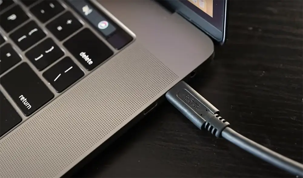 Connect your Canon camera to your MacBook with a USB drive