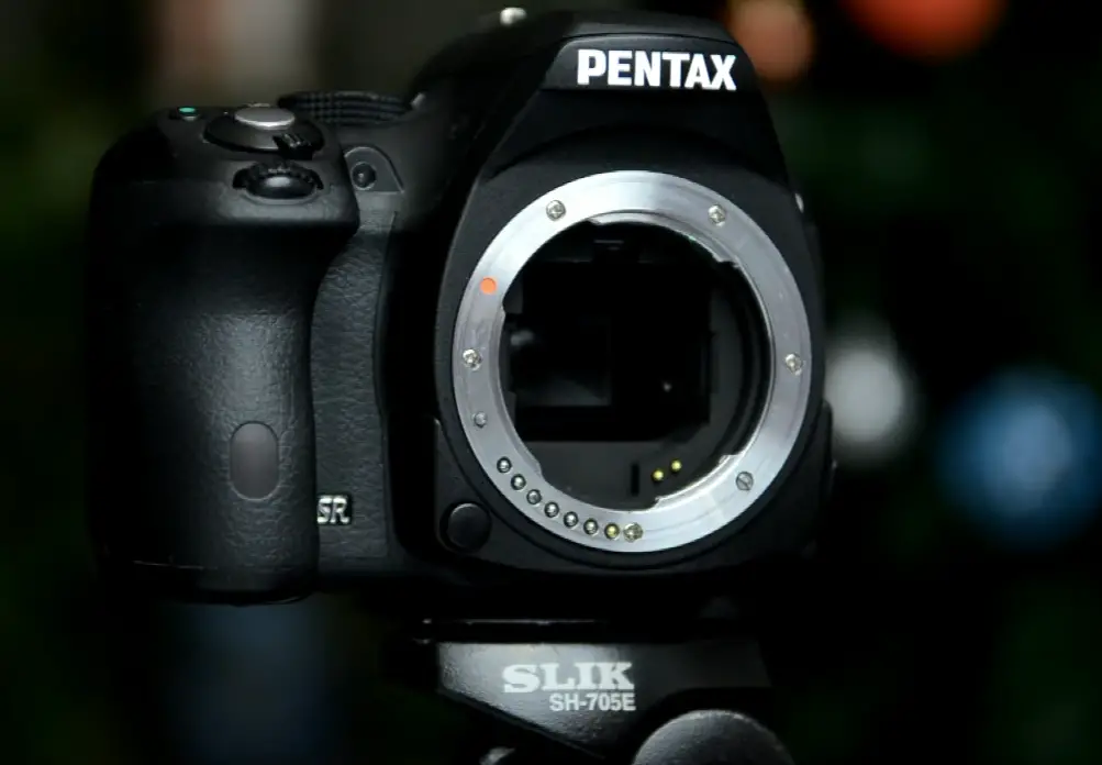 Comparison Between Pentax K-50 and Nikon D3300