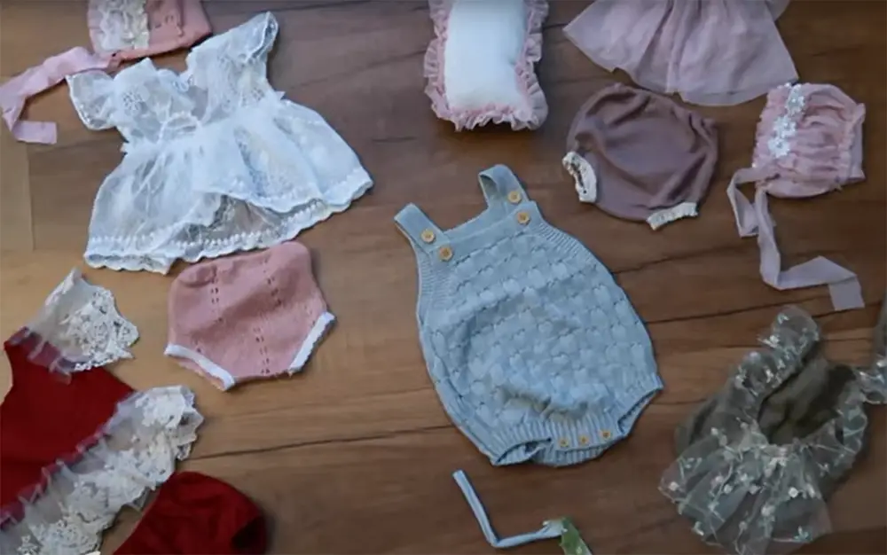 Why is Parents' Clothing Important in Newborn Photos?