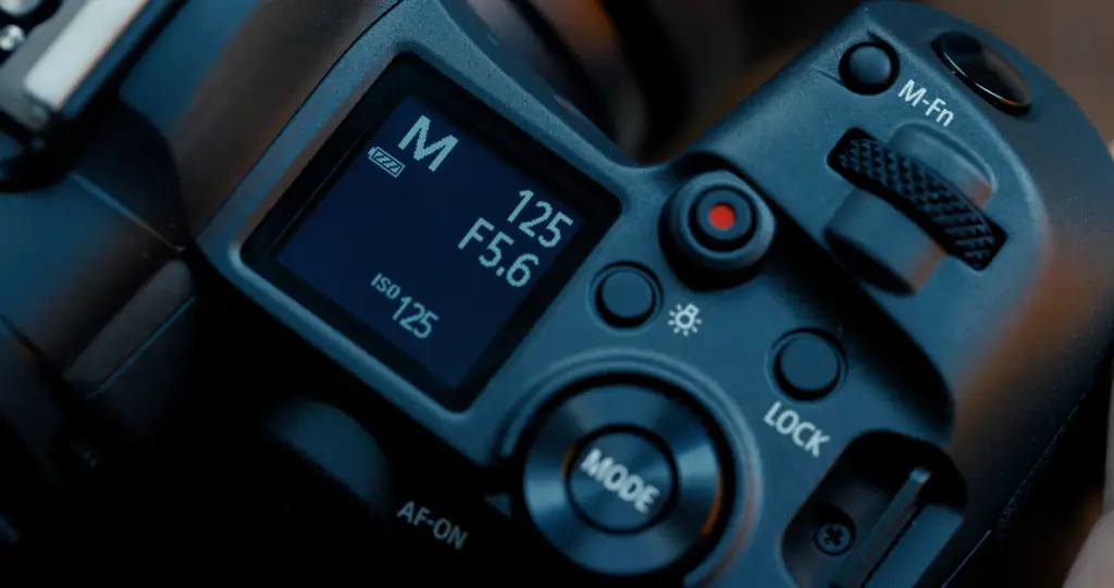 Canon EOS R5 vs. R6: Features
