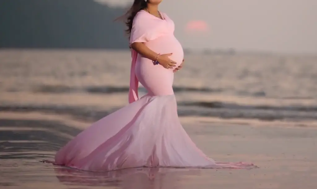 Ideas for Your Maternity Photo Shoot at the Beach