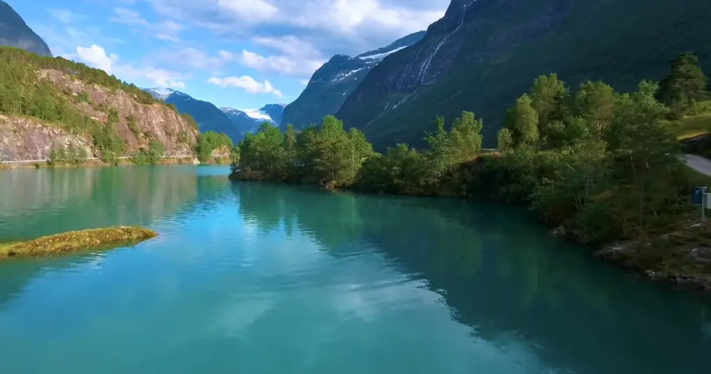 Beautiful Lake Photoshoot Ideas: