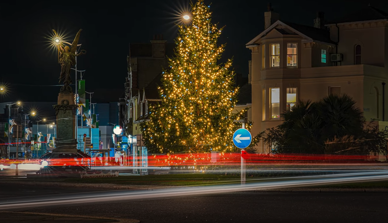 How to Photograph Christmas Lights? FotoProfy