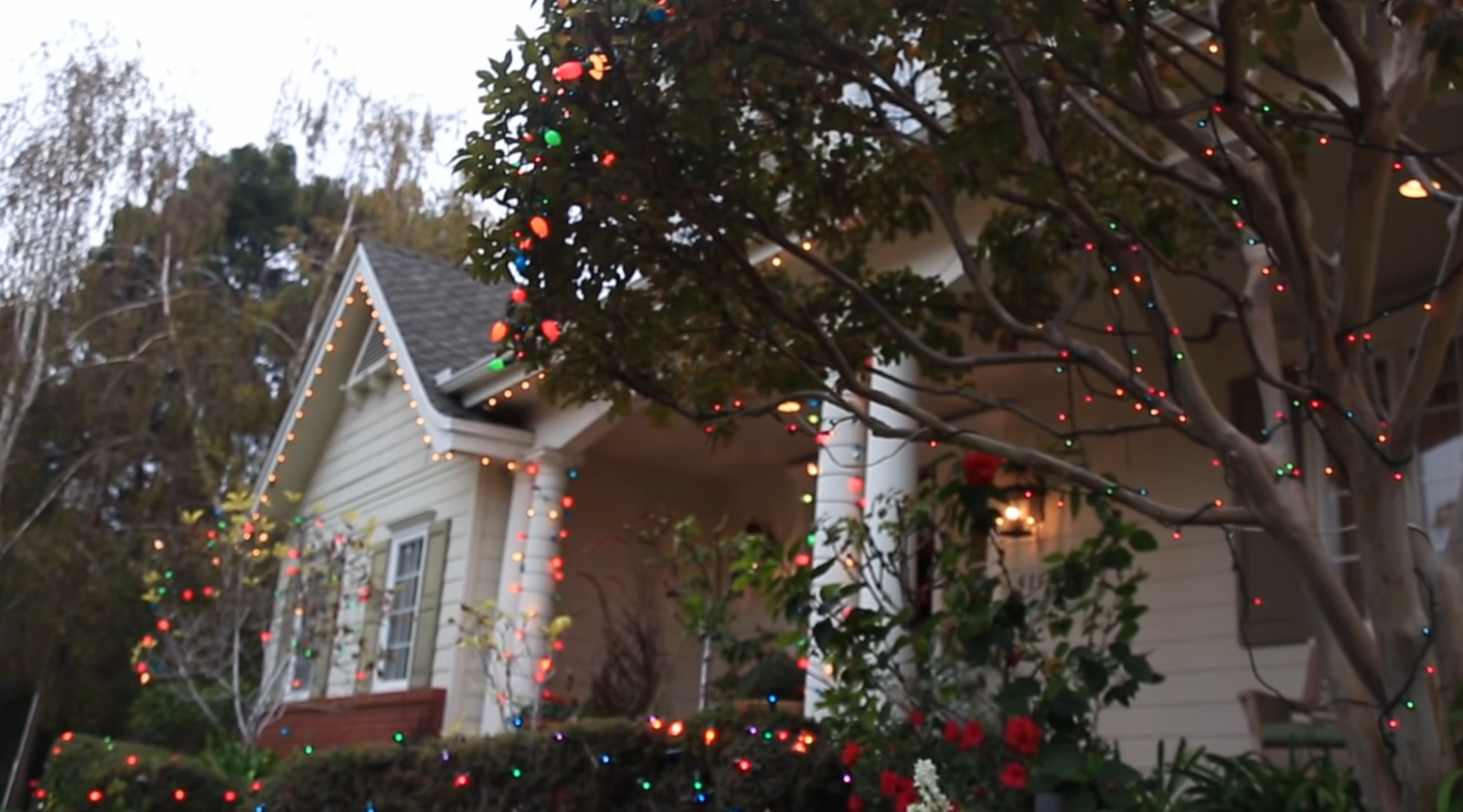 How to Photograph Christmas Lights? FotoProfy