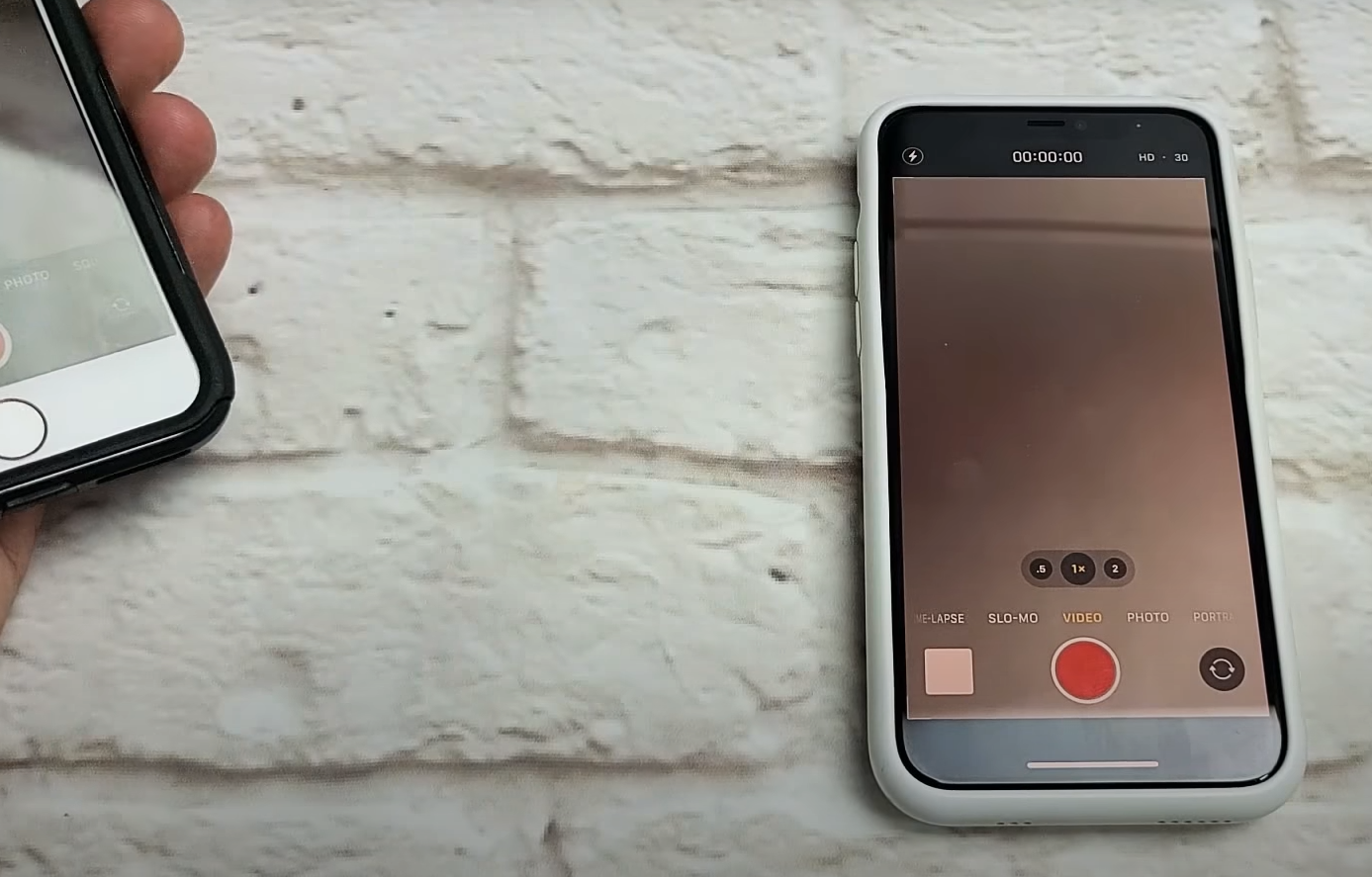 How to Take Pictures With Flash on iPhone? - FotoProfy