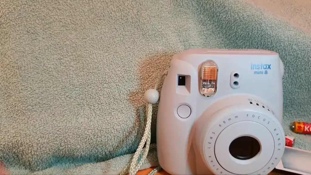 Can film cameras be used without batteries?