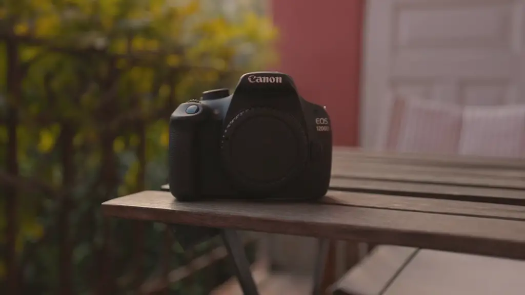 Does the Canon EOS Rebel T5 Have a Mic Input?