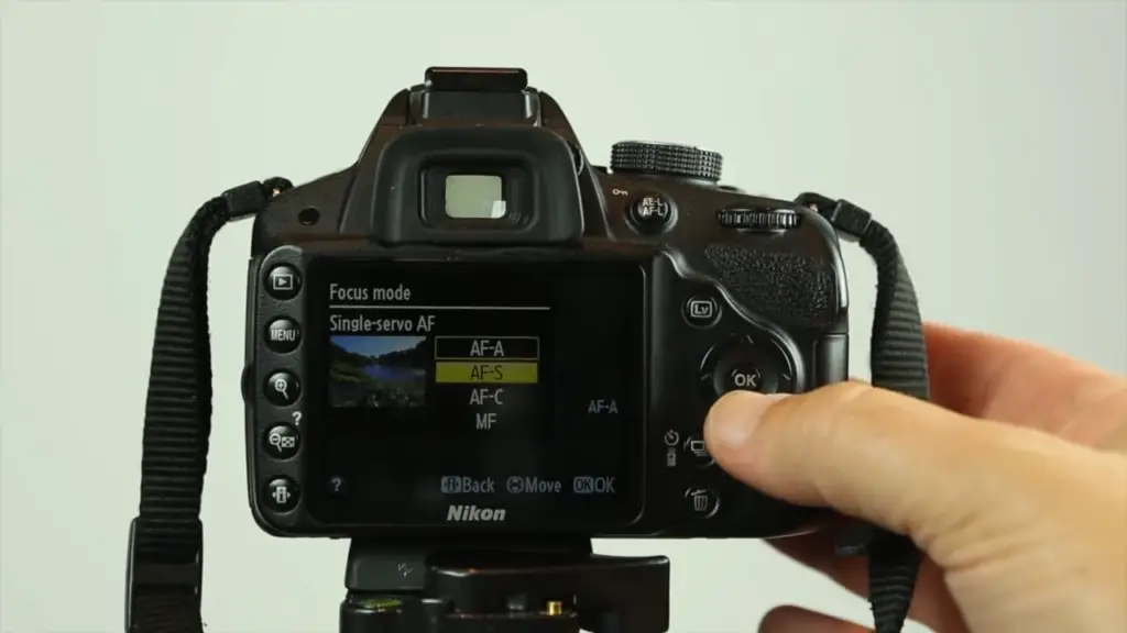 How Many Shots Can A Nikon D3200 Take?