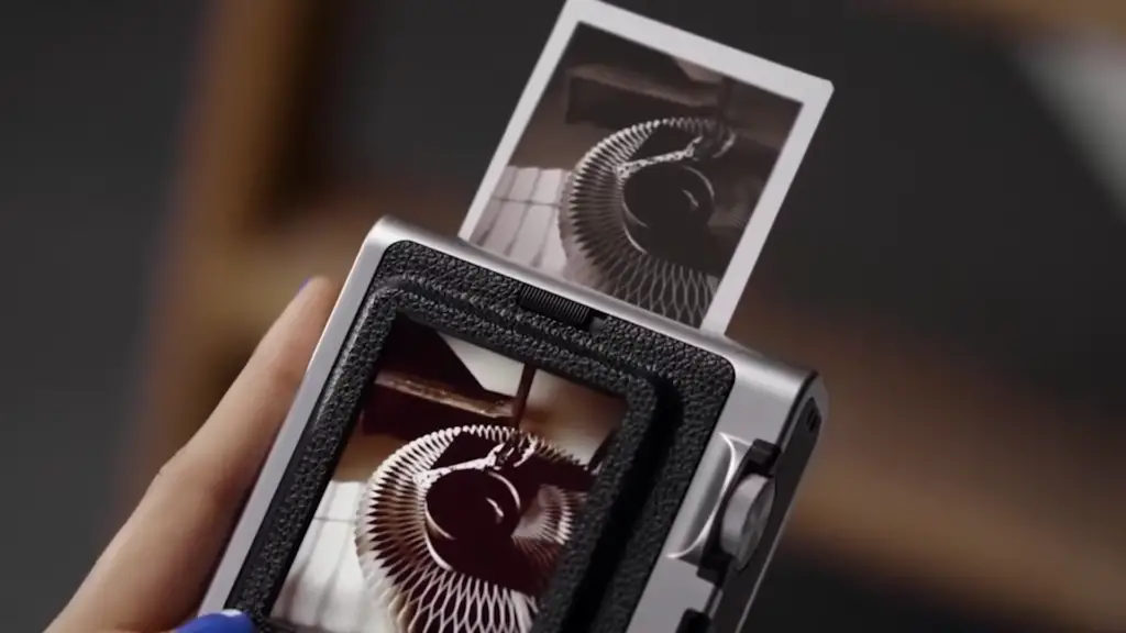 What Does S Mean on a Polaroid Camera?