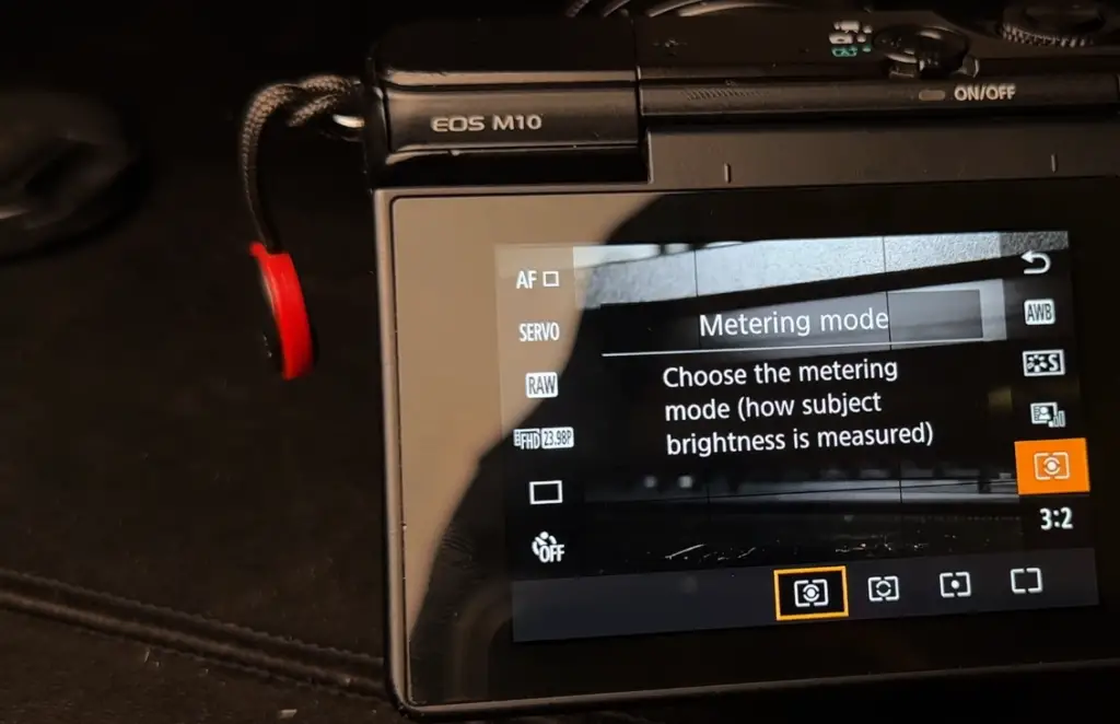 Common features in the Canon M10 and Canon M3