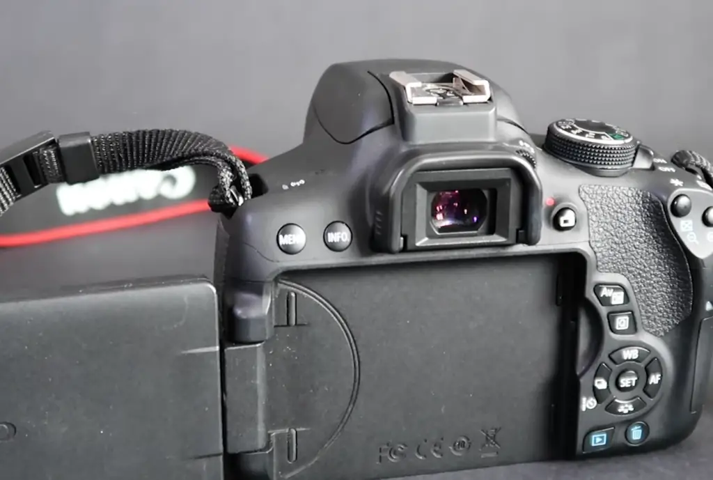 Main features of Canon EOS Rebel T6i