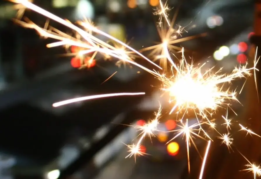 Why is it so difficult to photo sparklers?